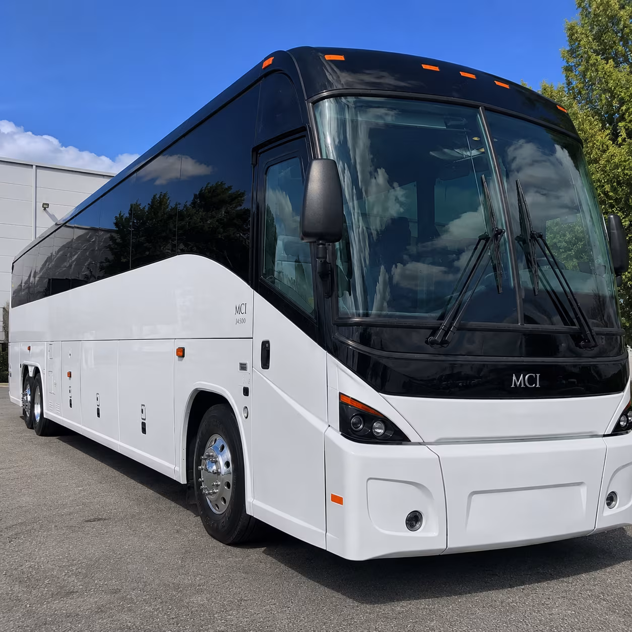 get a daily commuter shuttle between ashland phoenix talent and medford